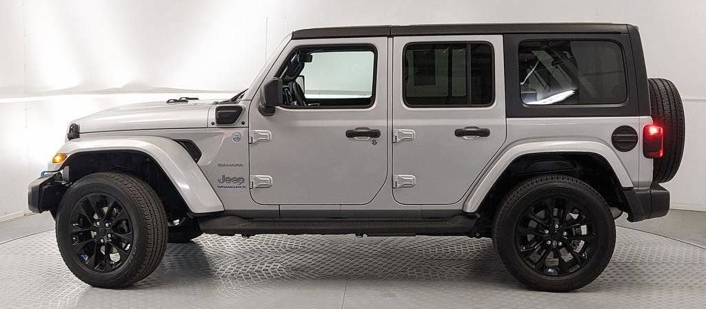 Used 2023 Jeep Wrangler Unlimited Sahara AWD/4WD image 5