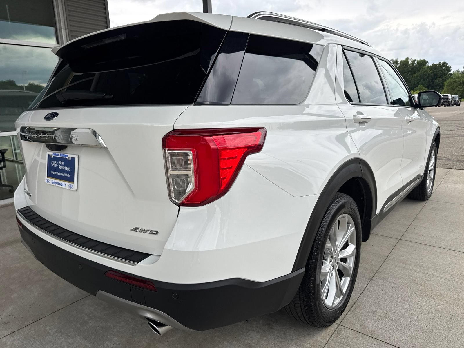 Certified 2024 Ford Explorer Limited w/ Equipment Group 301A AWD/4WD image 8