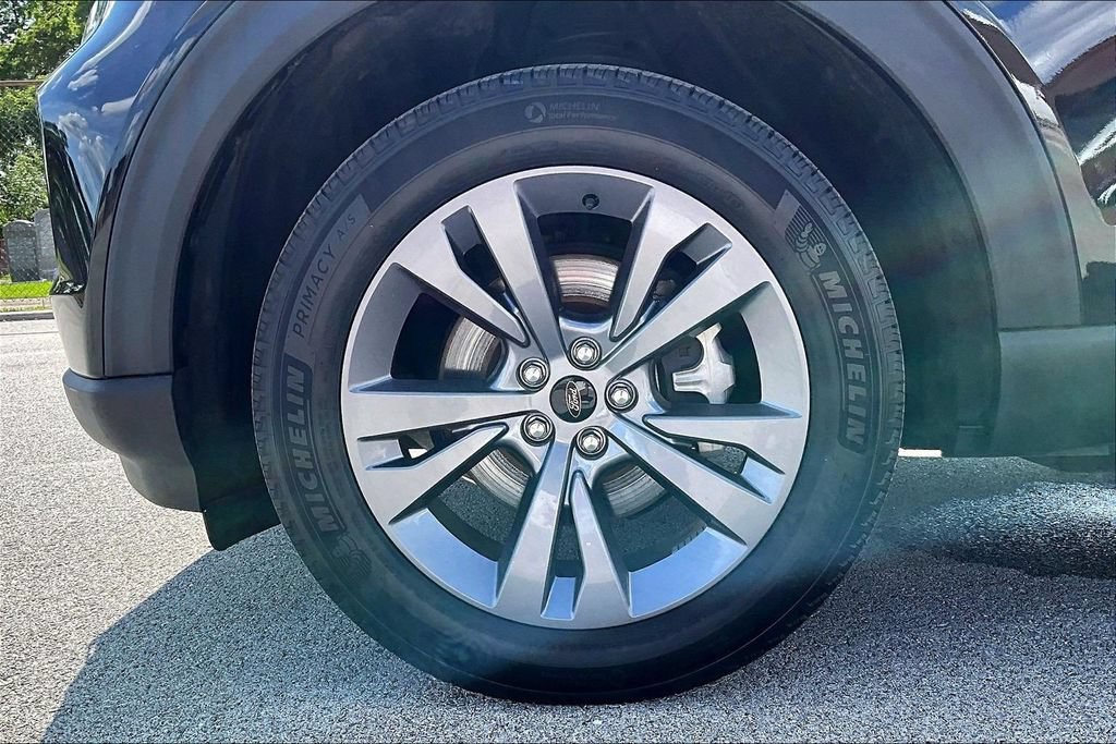 Certified 2022 Ford Explorer XLT w/ Equipment Group 202A AWD/4WD image 9