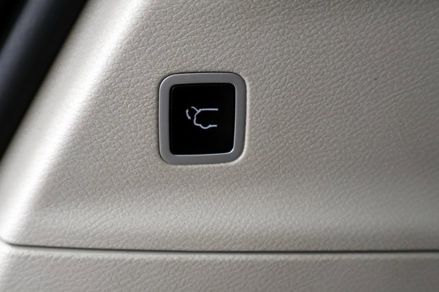 Used 2024 Chrysler Pacifica Touring-L image 21