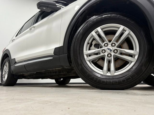 Certified 2022 Ford Explorer XLT image 3