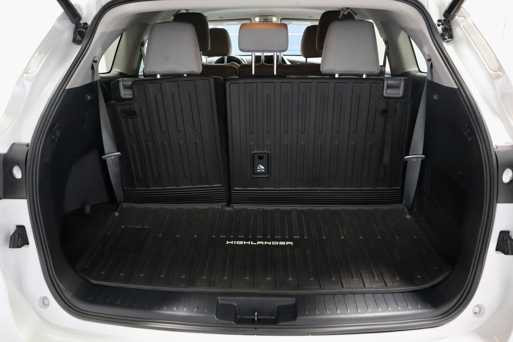 Used 2023 Toyota Highlander LE image 13
