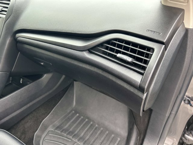 Certified 2018 Ford Fusion SE w/ Equipment Group 201A FWD image 26