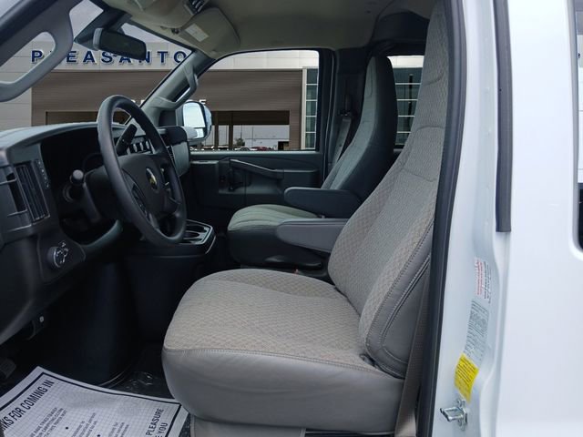 Used 2025 Chevrolet Express 3500 LT w/ LT Preferred Equipment Group RWD image 9