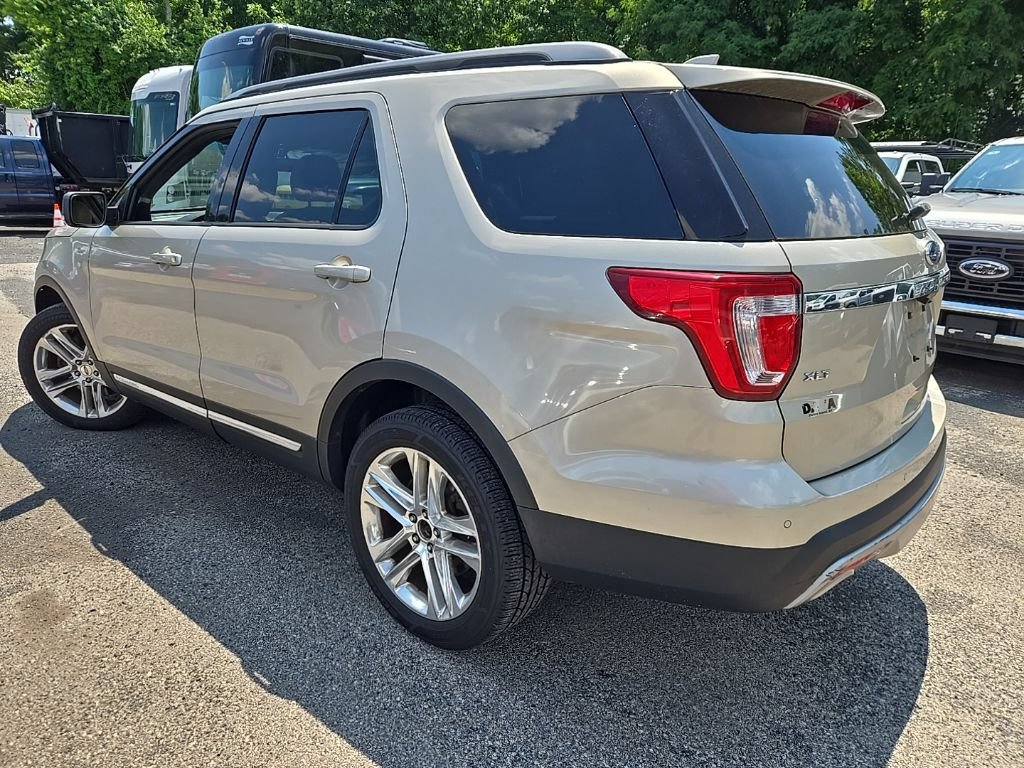 Certified 2017 Ford Explorer XLT w/ Equipment Group 202A AWD/4WD image 4