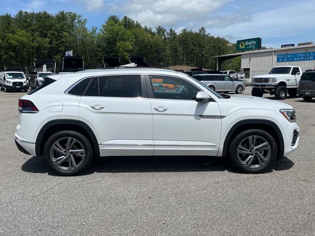 Used 2024 Volkswagen Atlas Cross Sport SEL R-Line AWD/4WD image 2