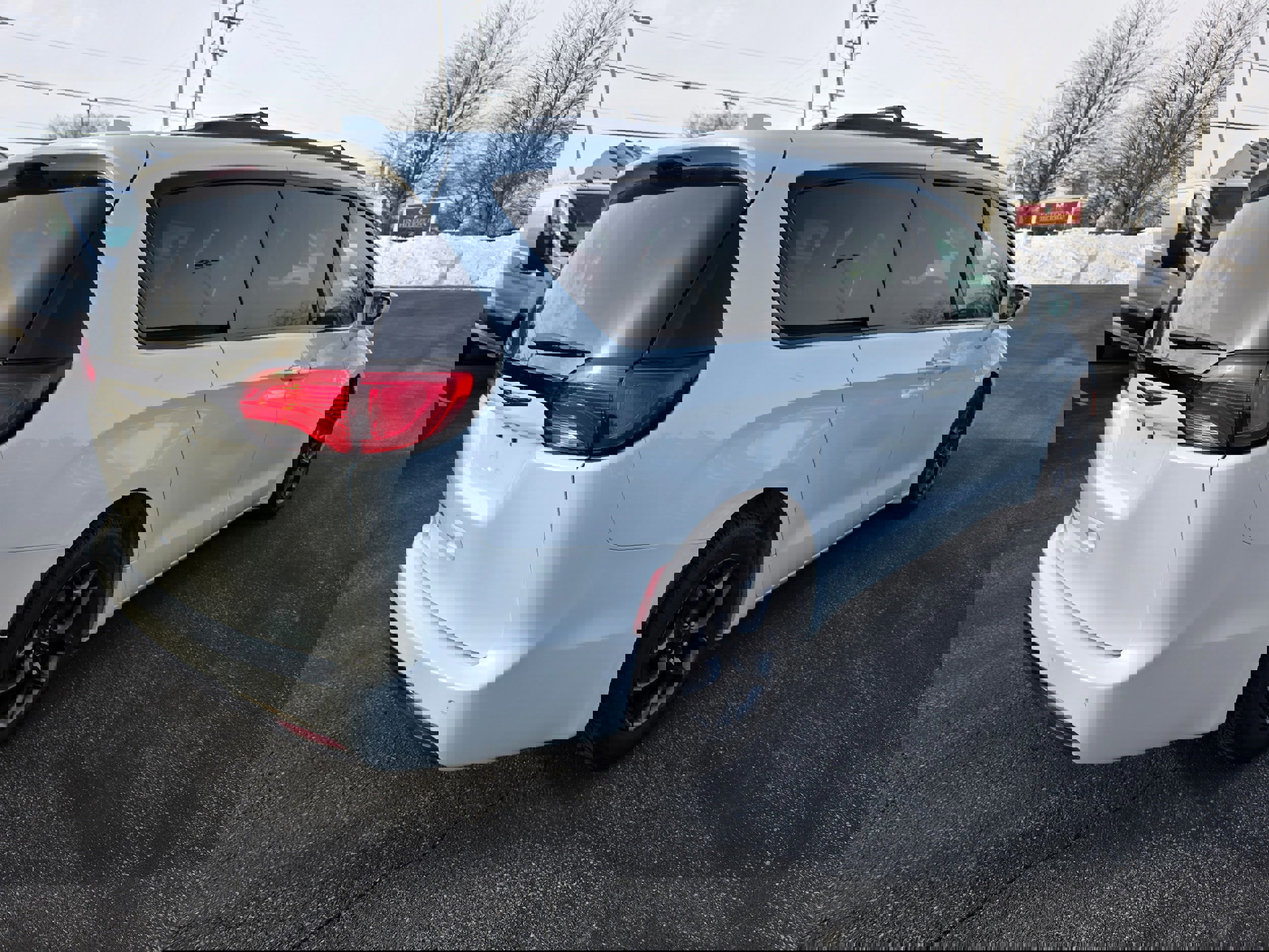 Used 2018 Chrysler Pacifica Touring-L Plus image 5