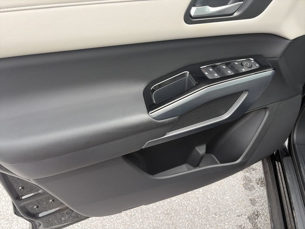 Used 2025 Nissan Pathfinder SL FWD image 18