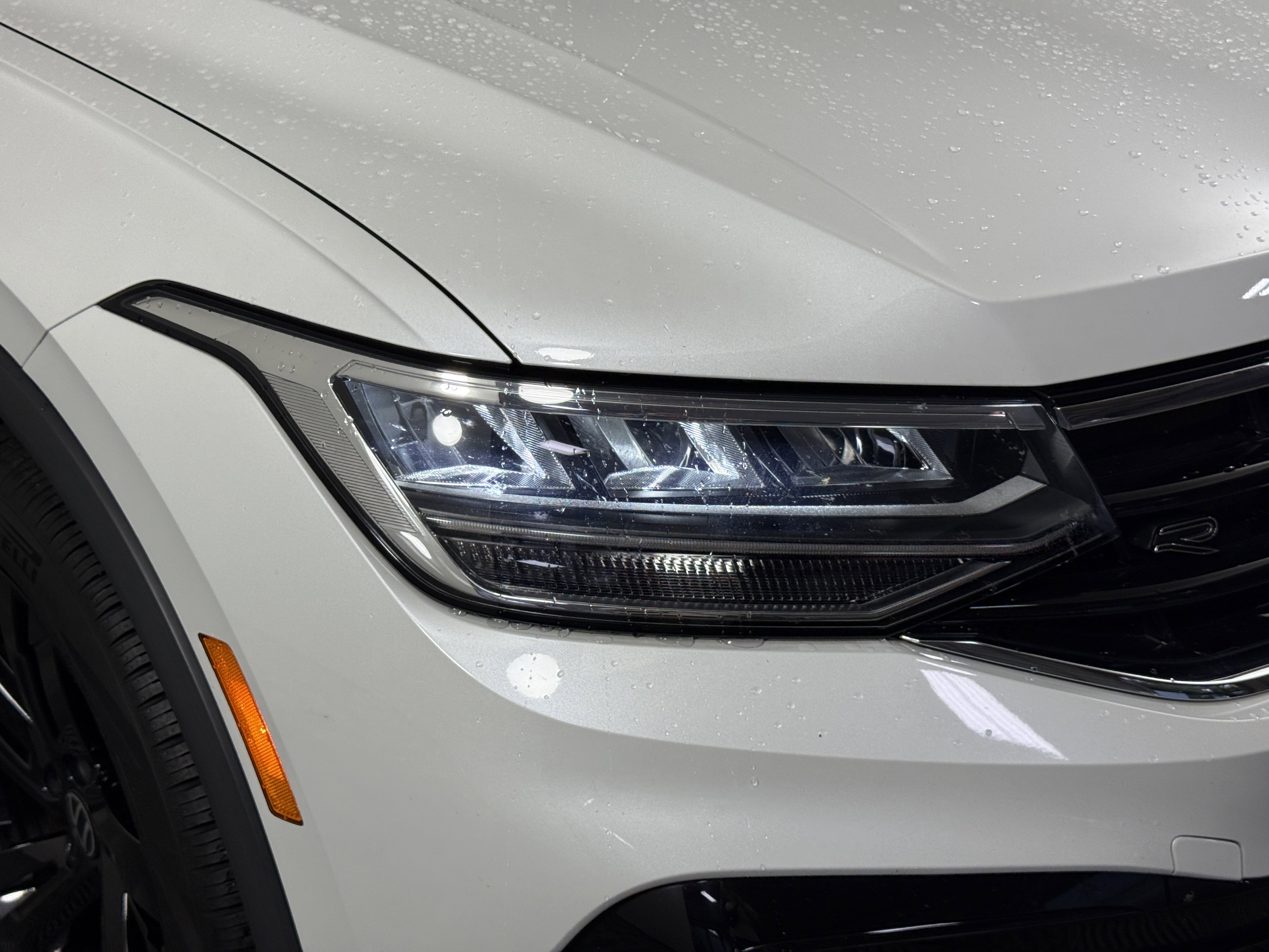 Used 2024 Volkswagen Tiguan SE R-Line image 7