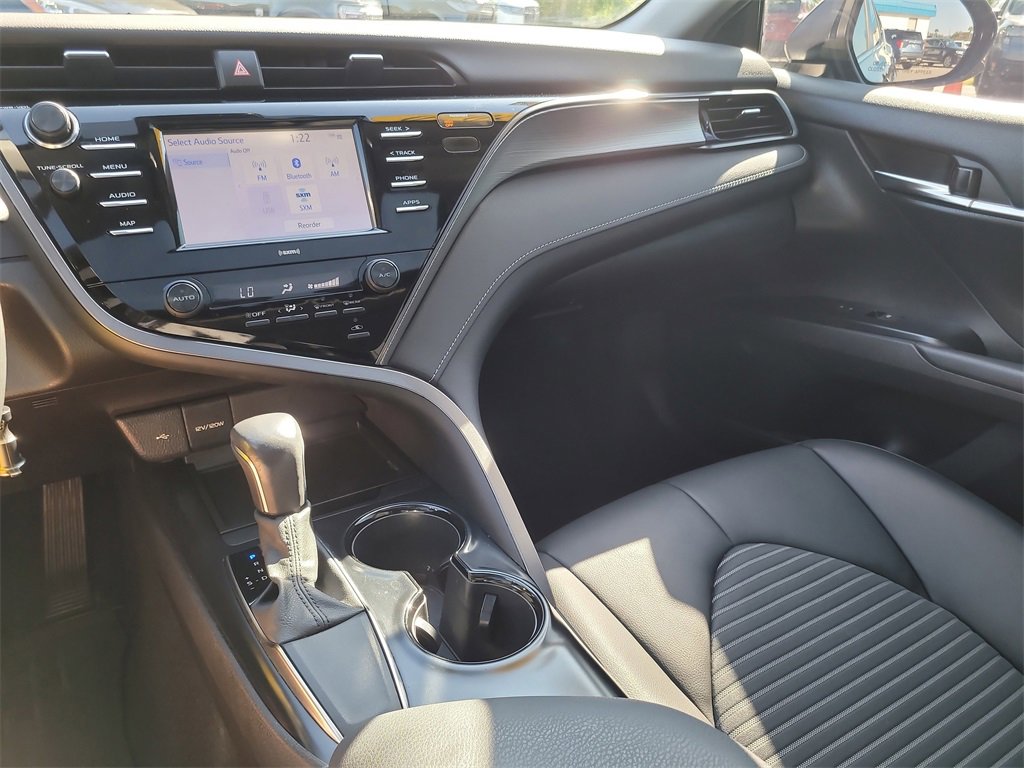 Used 2020 Toyota Camry SE image 18