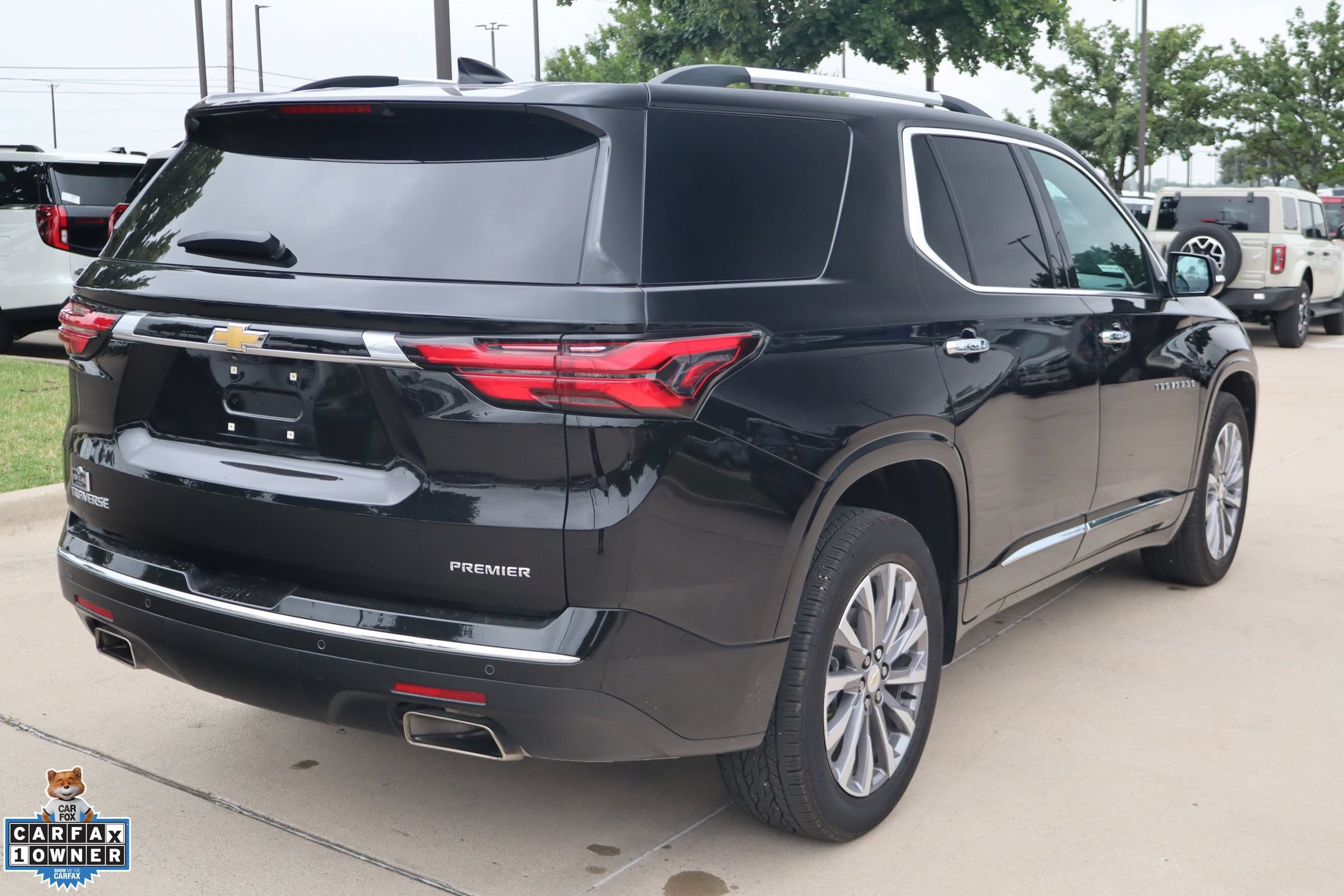 Used 2023 Chevrolet Traverse Premier FWD image 3