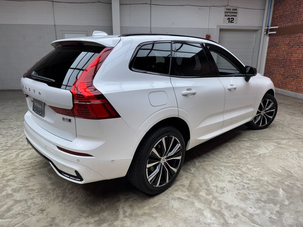 Used 2025 Volvo XC60 B5 Plus AWD/4WD image 6