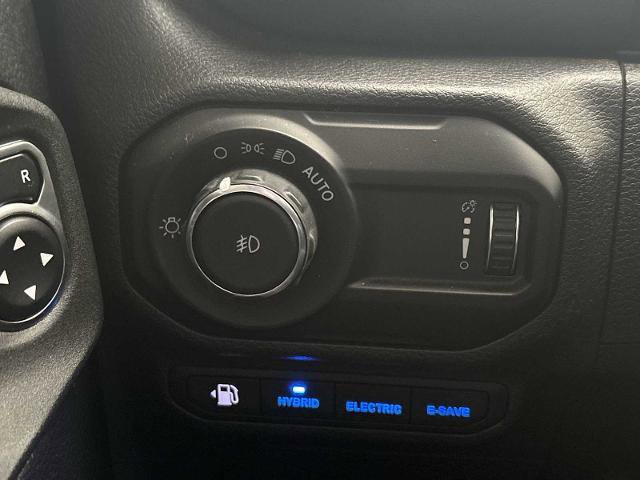Used 2023 Jeep Wrangler Unlimited Sahara w/ Cold Weather Group AWD/4WD image 17