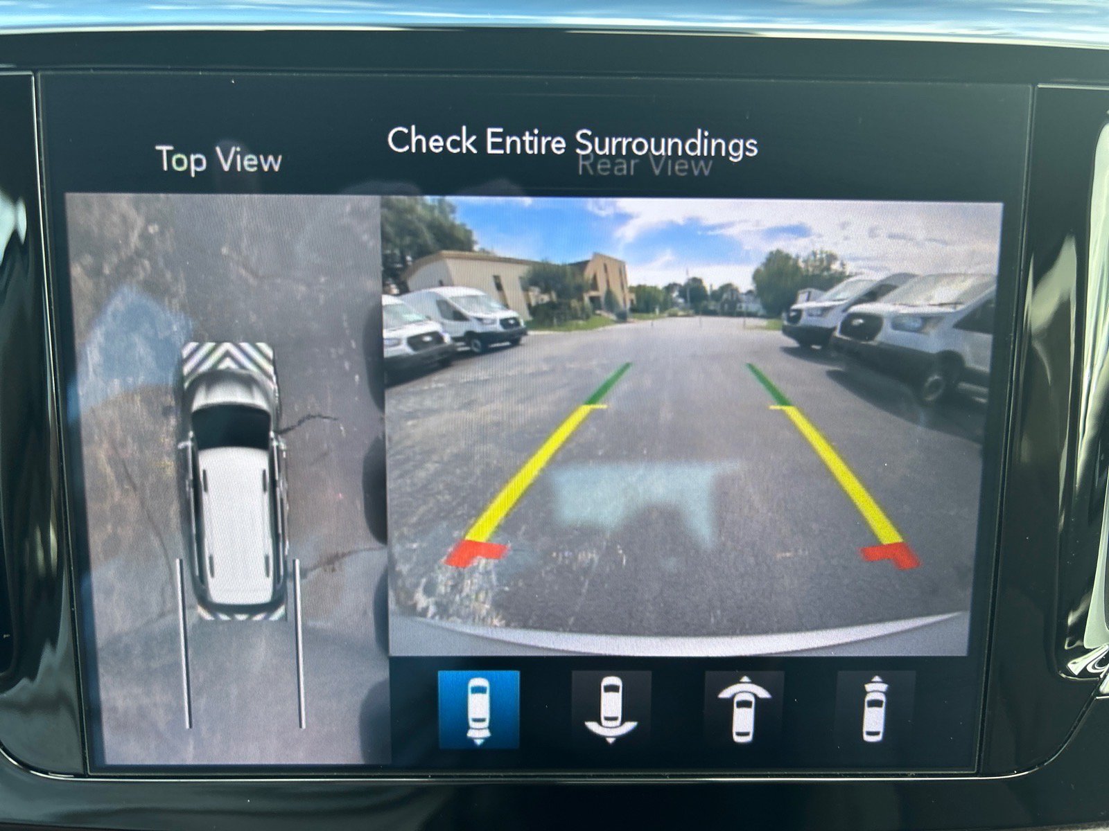 Used 2020 Chrysler Pacifica Touring w/ Advanced Safetytec Group FWD image 29