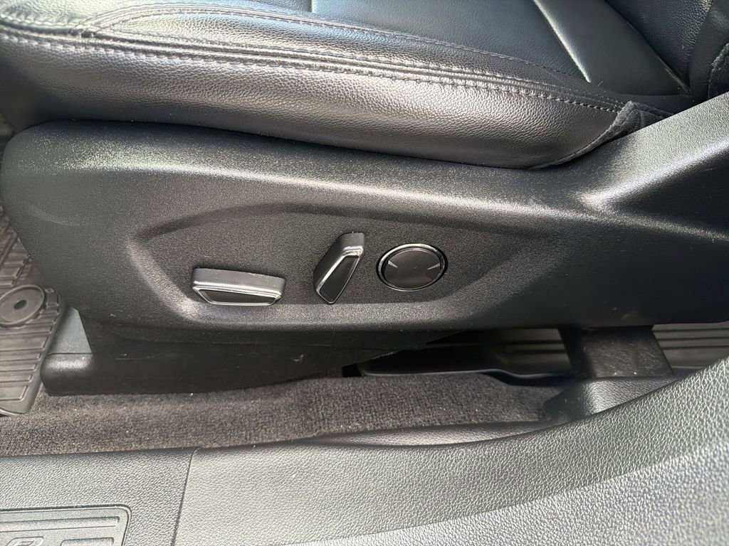 Certified 2018 Ford Explorer XLT w/ Equipment Group 202A image 21