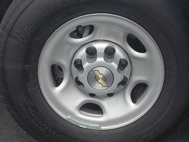 Used 2025 Chevrolet Express 2500 w/ Driver Convenience Package RWD image 4