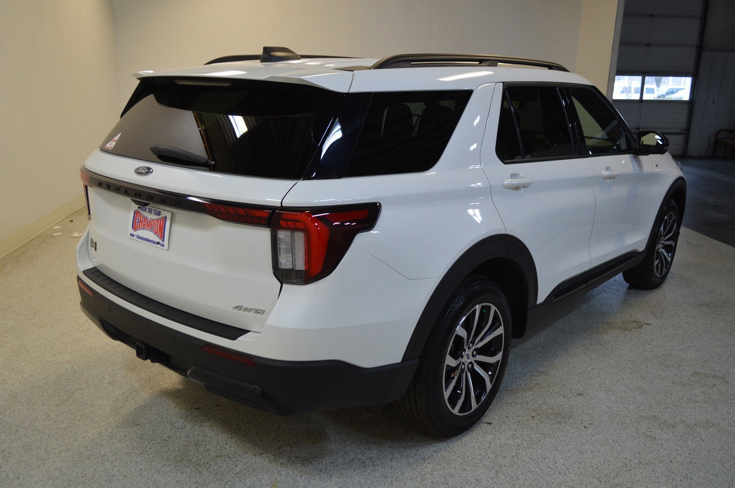 Certified 2025 Ford Explorer ST-Line image 5