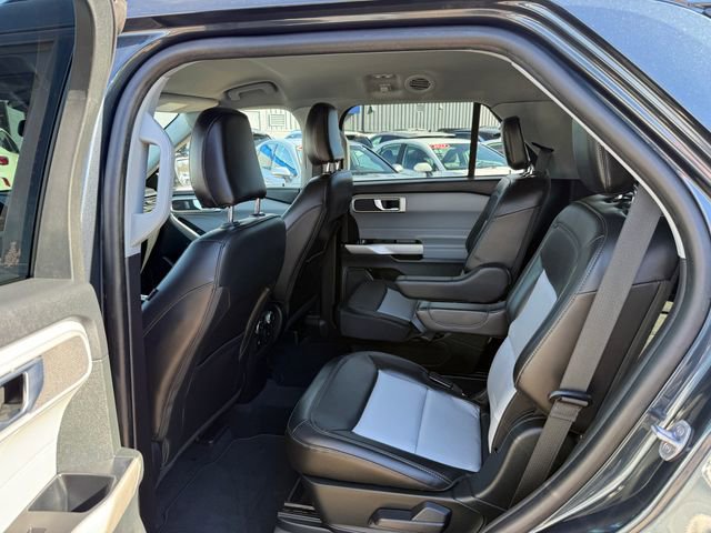 Certified 2022 Ford Explorer XLT w/ Equipment Group 202A image 4