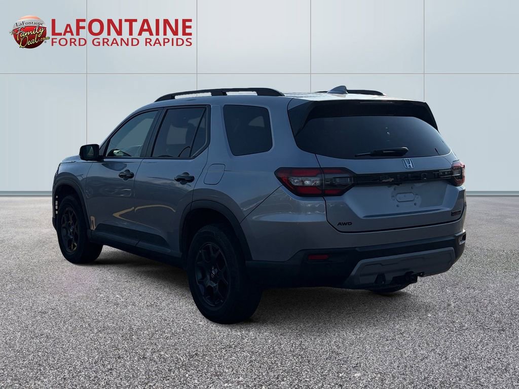 Used 2023 Honda Pilot TrailSport image 5