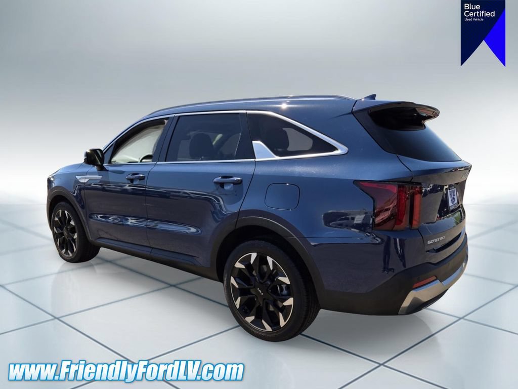 Used 2024 Kia Sorento EX w/ Panoramic Sunroof Package FWD image 4