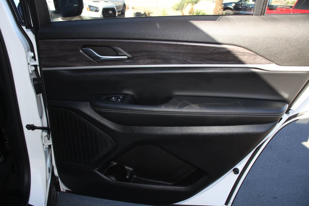 Used 2025 Jeep Grand Cherokee L Limited AWD/4WD image 27