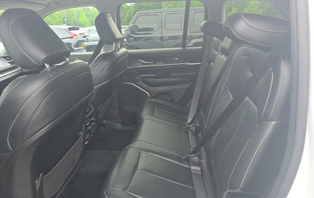 Used 2022 Jeep Grand Cherokee Limited 4xe AWD/4WD image 9