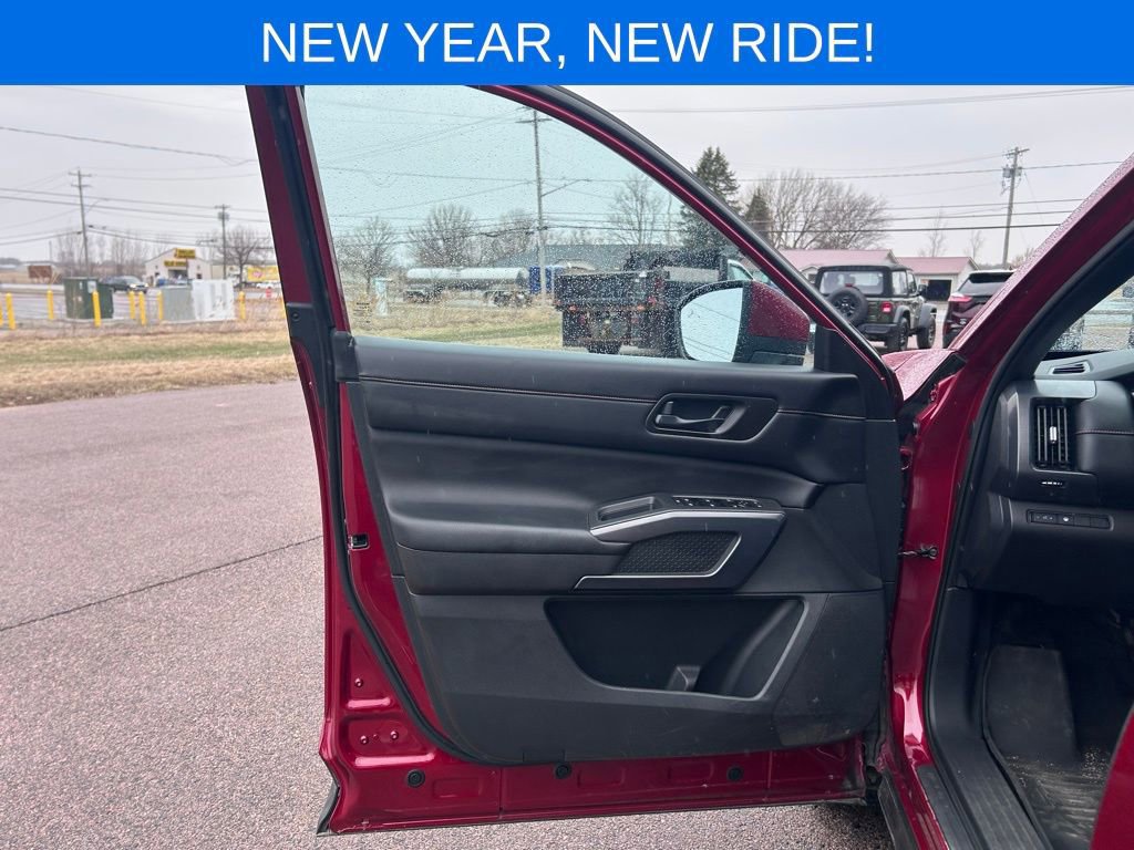 Used 2024 Nissan Pathfinder Rock Creek image 12