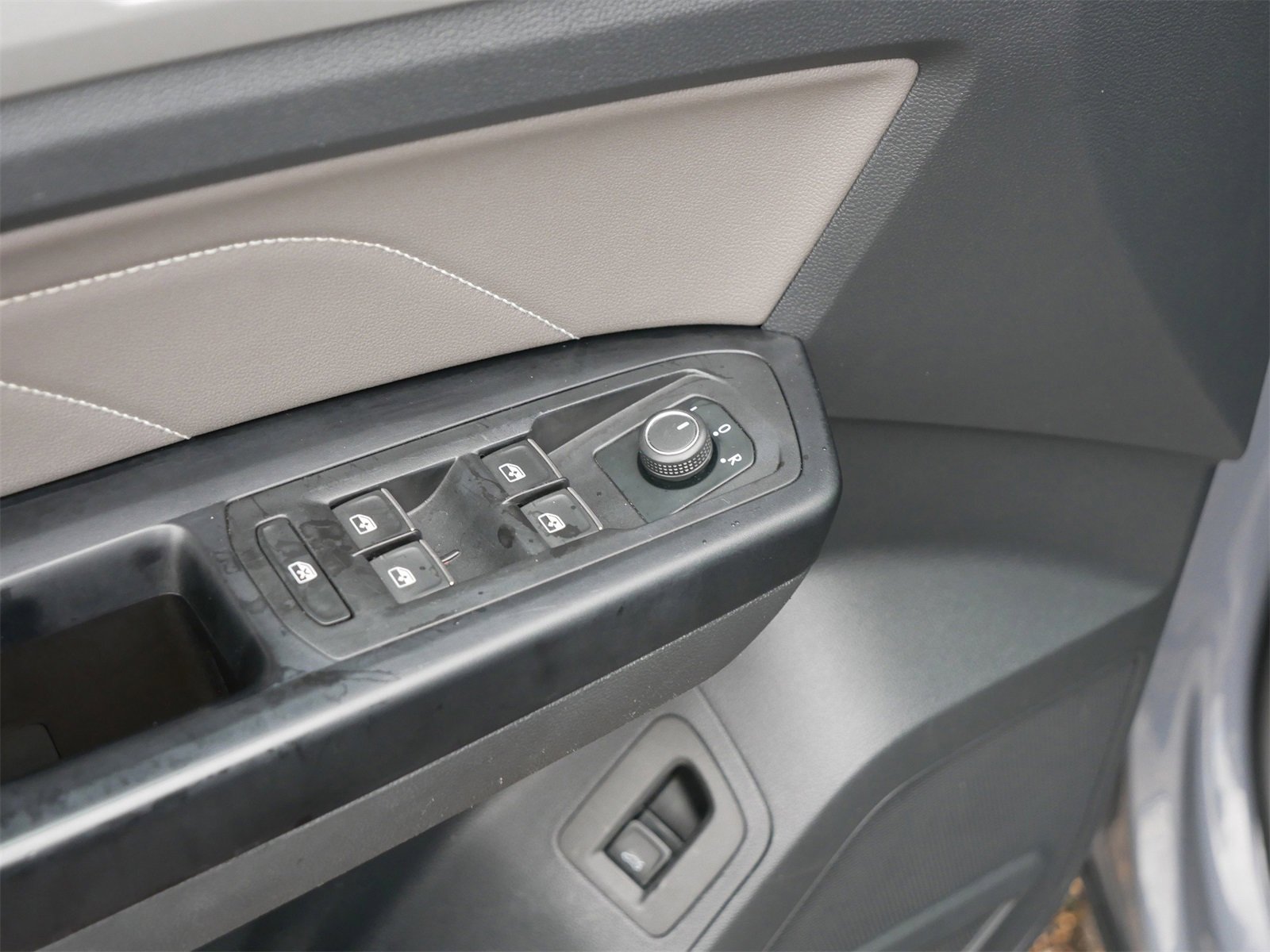 Used 2021 Volkswagen Atlas Cross Sport SE w/ Panoramic Sunroof Package image 15