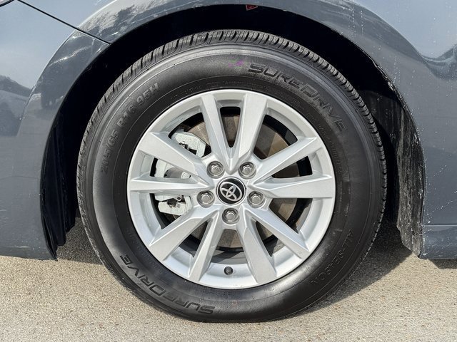 Used 2025 Toyota Camry LE image 11