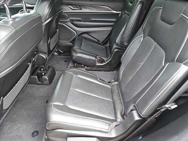 Used 2022 Jeep Grand Cherokee L Limited w/ Luxury Tech Group II AWD/4WD image 17