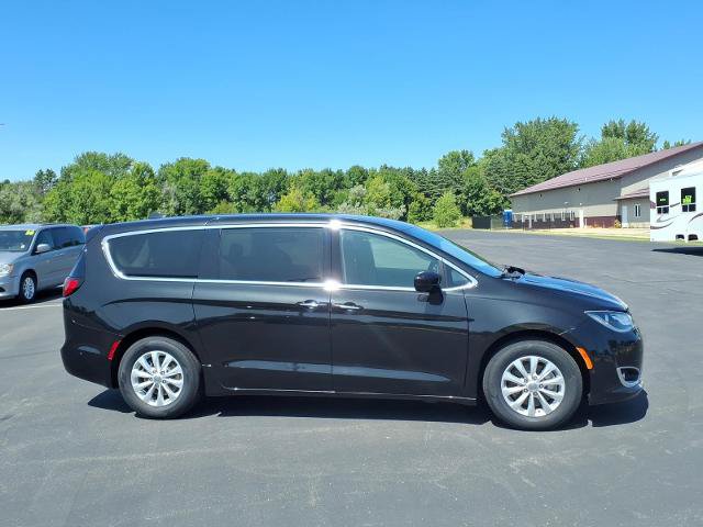 Used 2019 Chrysler Pacifica Touring Plus w/ Advanced Safetytec Group FWD image 1