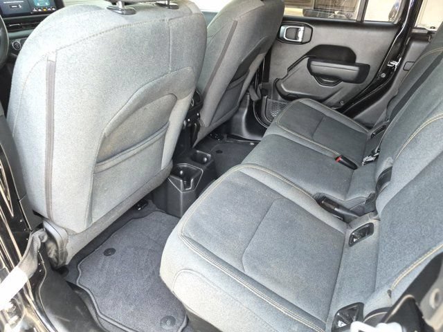 Used 2025 Jeep Gladiator Mojave AWD/4WD image 12