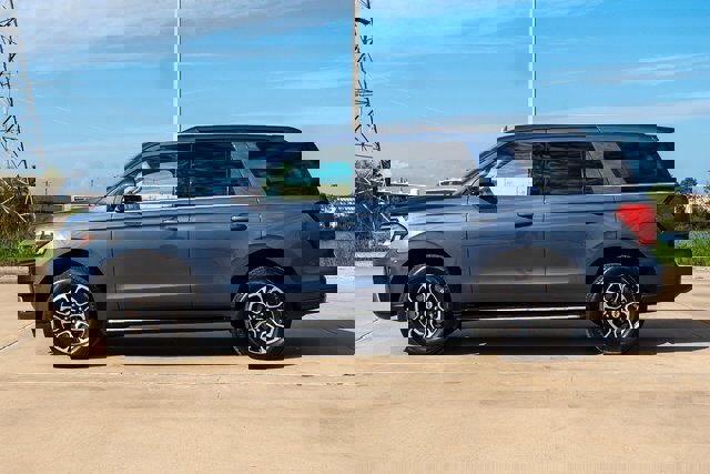 Certified 2022 Ford Expedition XLT image 4