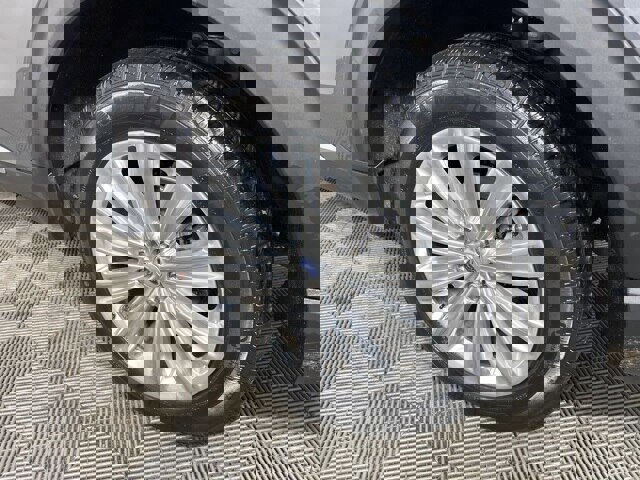 Certified 2023 Ford Explorer Limited w/ Limited Technology Package image 8