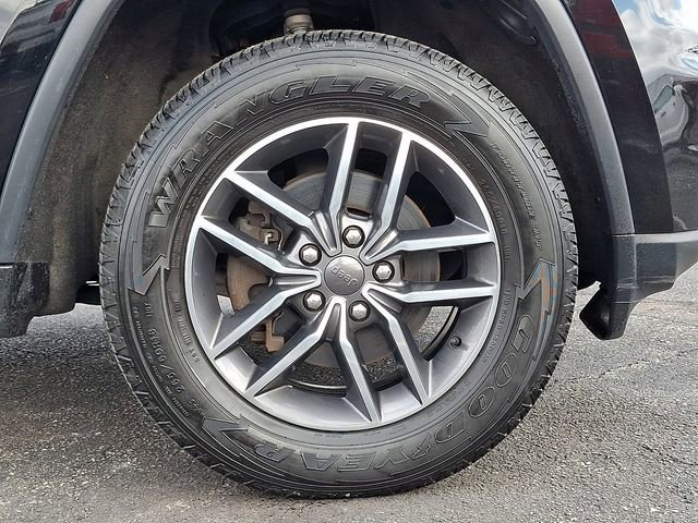 Used 2019 Jeep Grand Cherokee Laredo w/ Laredo X Package image 8