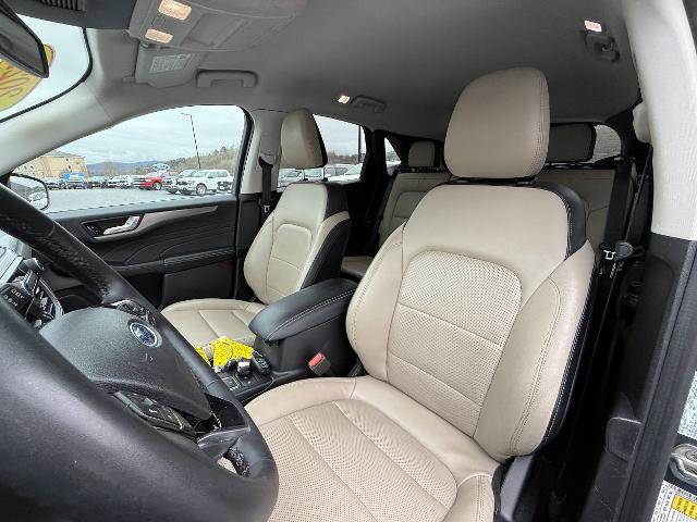 Certified 2022 Ford Escape Titanium image 11