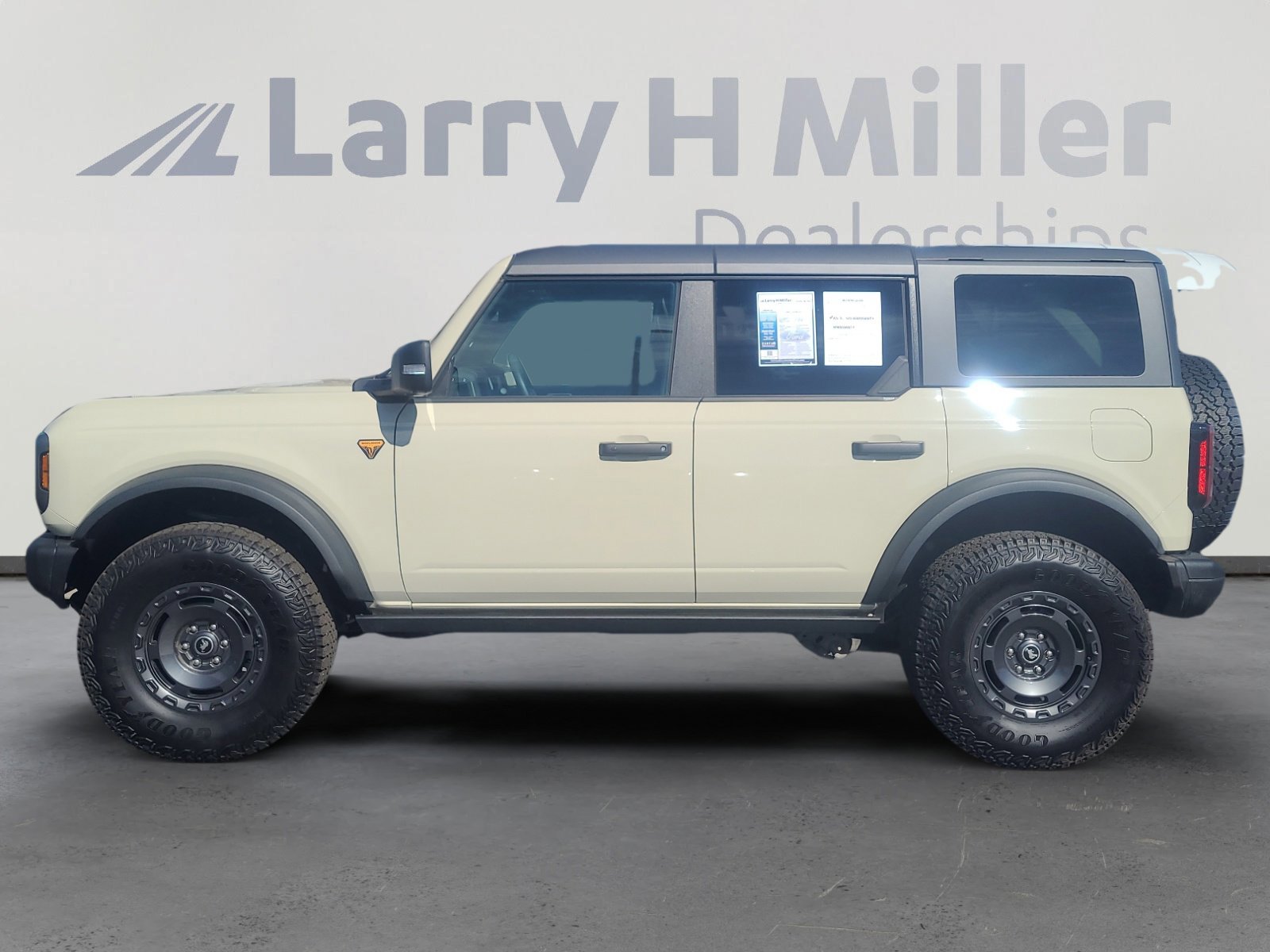 Certified 2025 Ford Bronco Badlands image 2