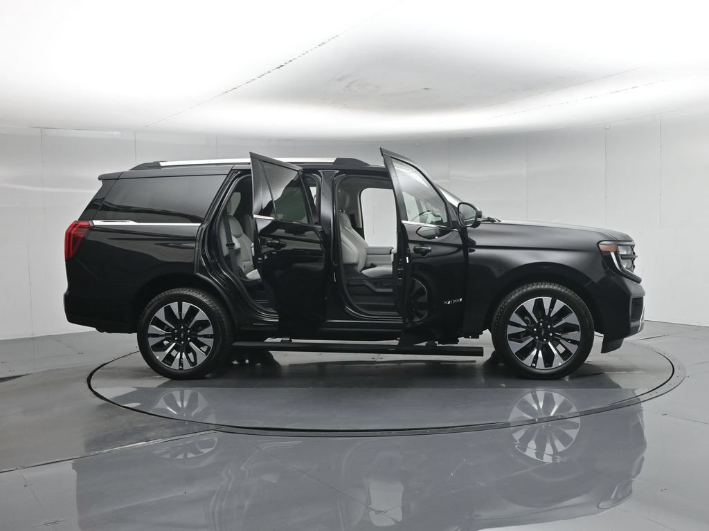 Certified 2025 Ford Expedition Platinum w/ Driver's Package AWD/4WD image 5