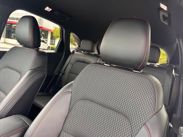 Certified 2026 Ford Escape ST-Line w/ Tech Pack #1 FWD image 17