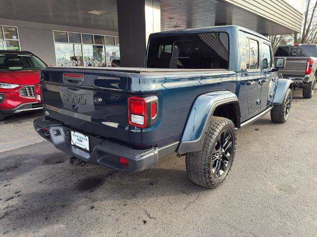 Used 2025 Jeep Gladiator Sport image 3