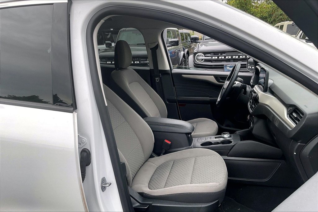 Certified 2022 Ford Escape SE w/ Cold Weather Package AWD/4WD image 6
