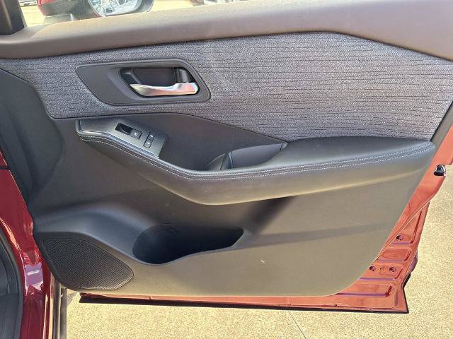 Used 2023 Nissan Rogue SV FWD image 13