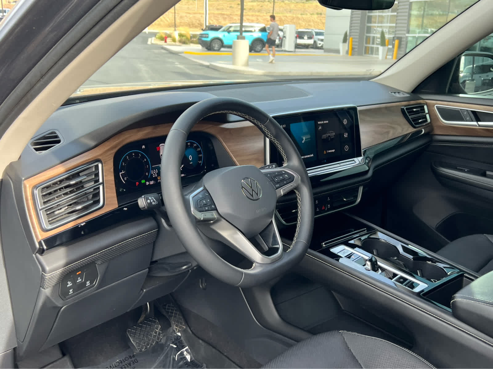 Used 2024 Volkswagen Atlas SE AWD/4WD image 33