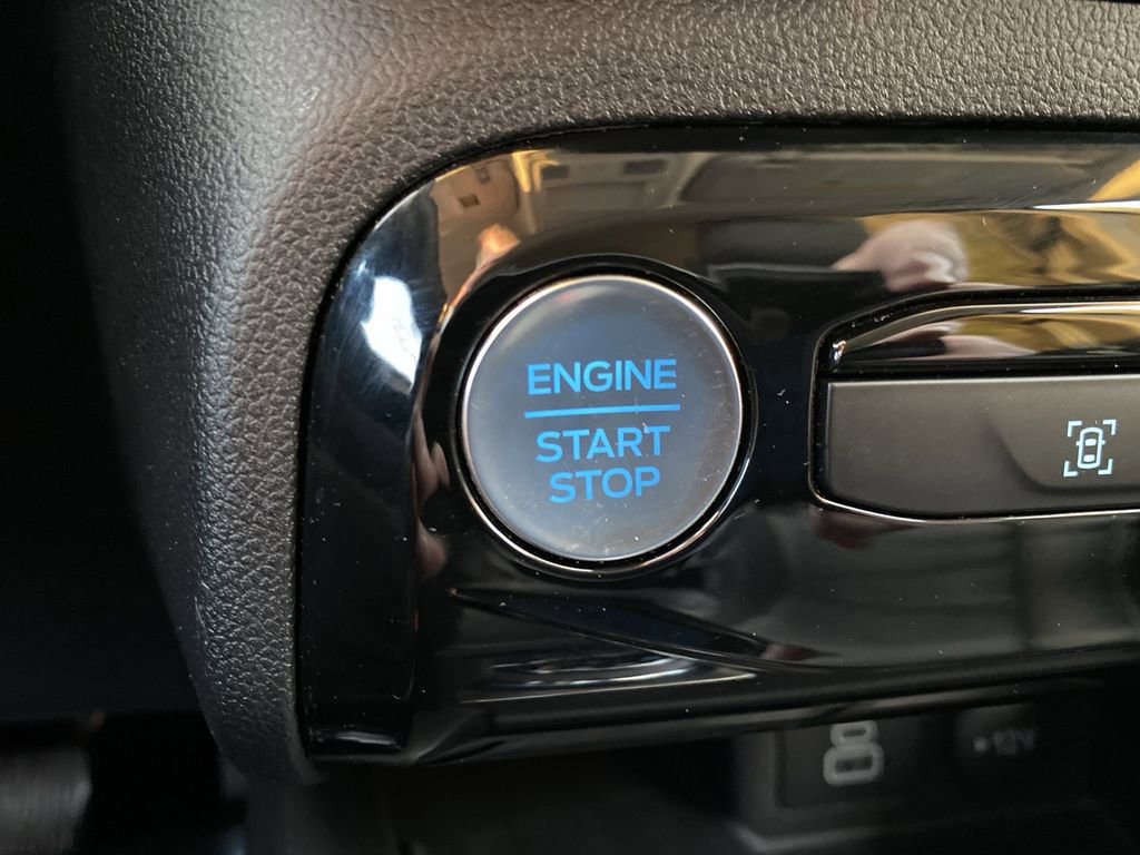 Certified 2025 Ford Escape Platinum image 35