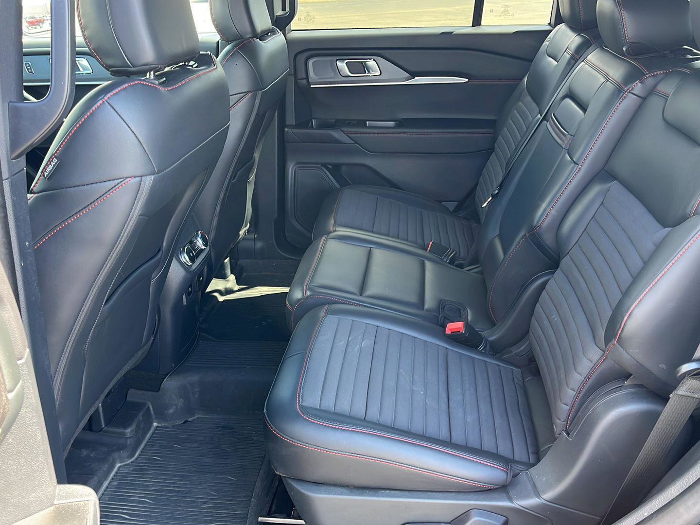 Certified 2025 Ford Explorer ST-Line w/ ST-Line Street Pack image 15