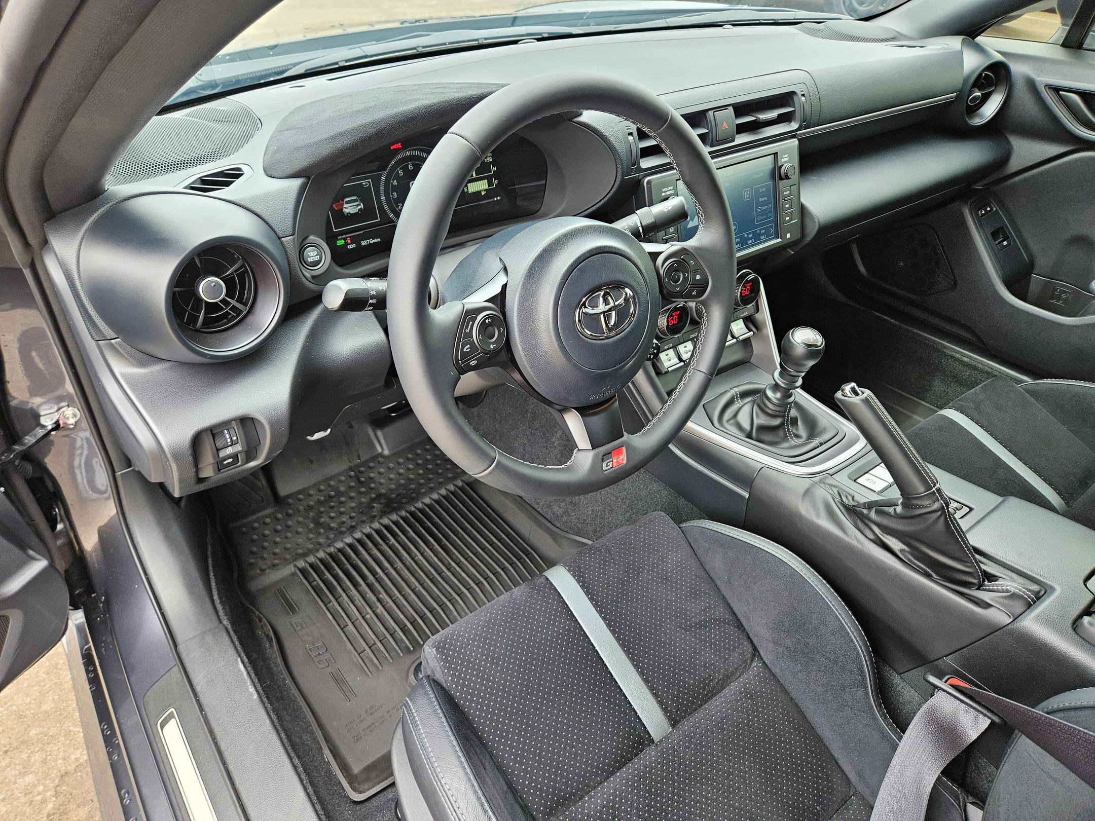 Used 2025 Toyota GR86 Premium RWD image 16