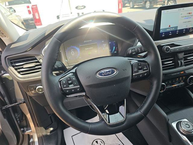 Certified 2022 Ford Escape Titanium w/ Class II Trailer Tow Package image 21