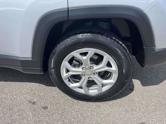 Used 2024 Jeep Compass Latitude AWD/4WD image 6