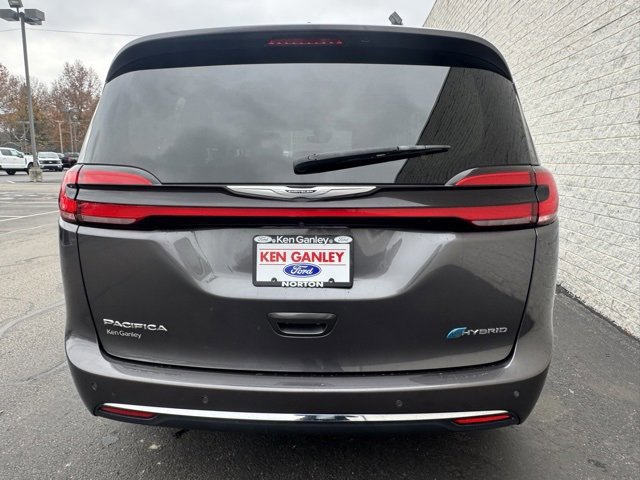 Used 2023 Chrysler Pacifica Touring-L image 3