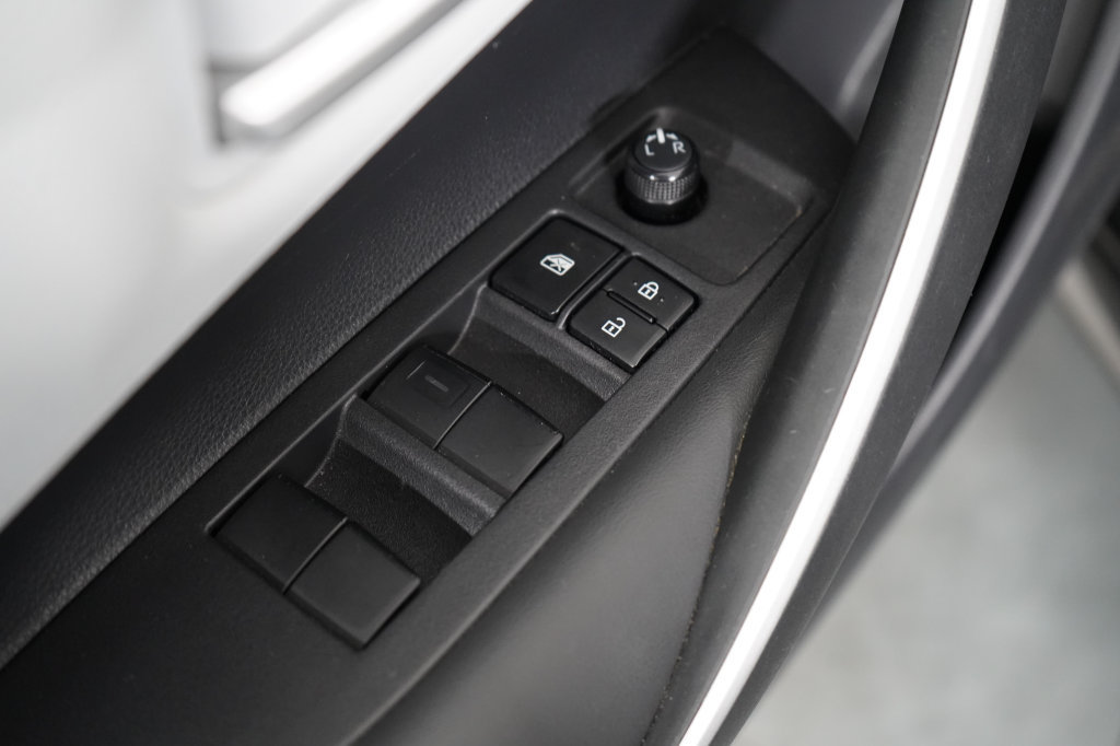 Used 2020 Toyota Corolla SE FWD image 18